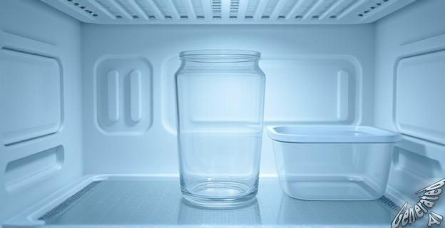 El cristal es ideal para comidas sólidas o semisólidas, mientras que el plástico es práctico para congelar alimentos con mucho líquido