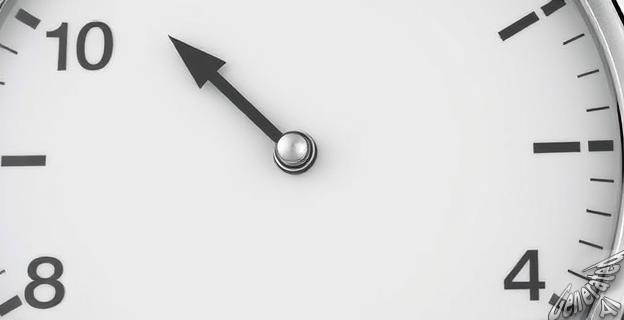 Tanto 'contra reloj' como 'contra el reloj' son correctas